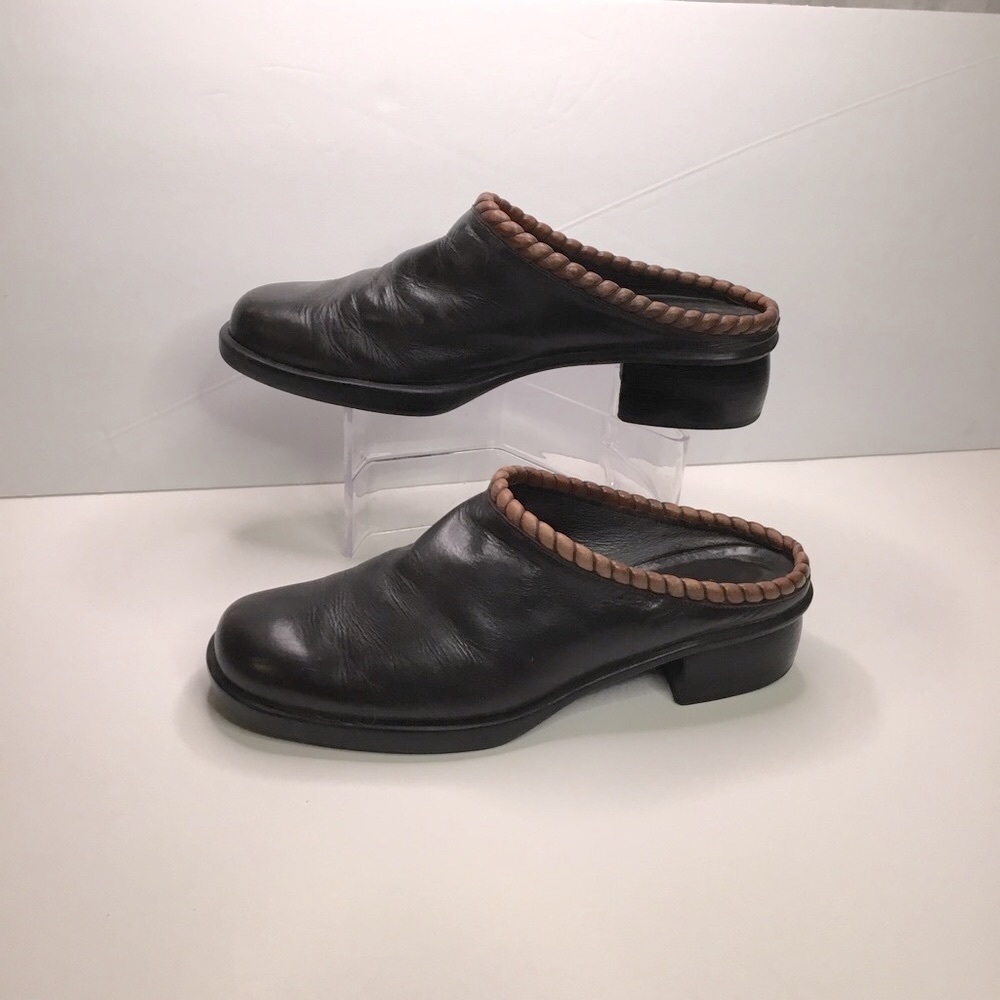 Cole Han women’s slipon mules size 8m in brown